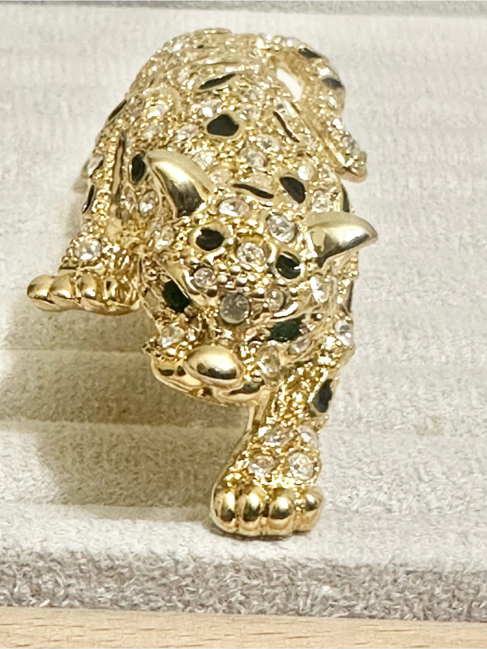 Vintage Gold Plated Leopard Brooch w/Black Accents & Crystal Details (Heavy)